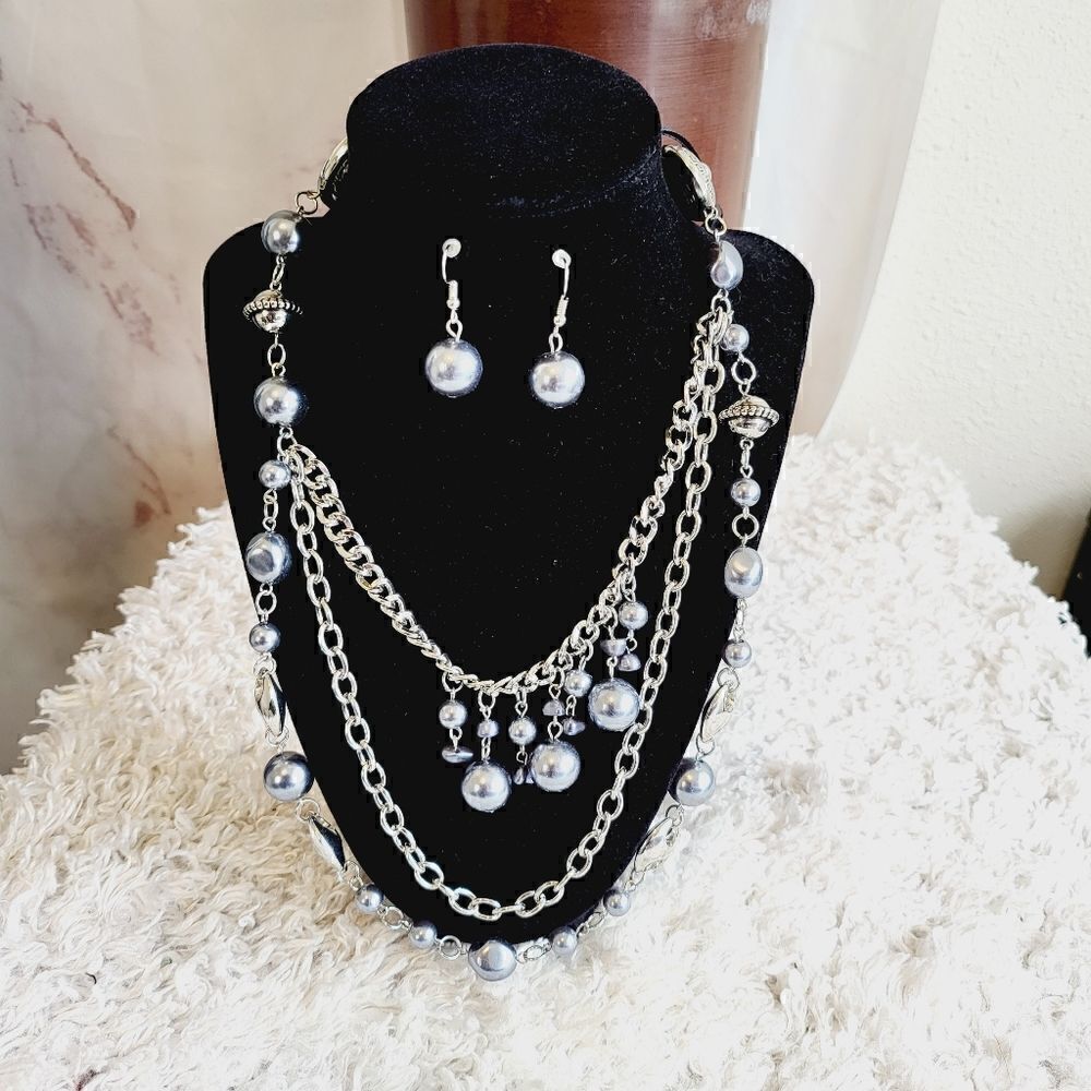 New! Beautiful long or short beaded black silver necklace with earrings!
